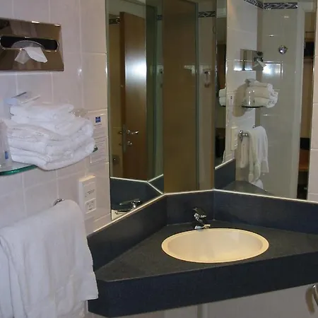 Hotel Express Geneva Airport By Ihg 3*